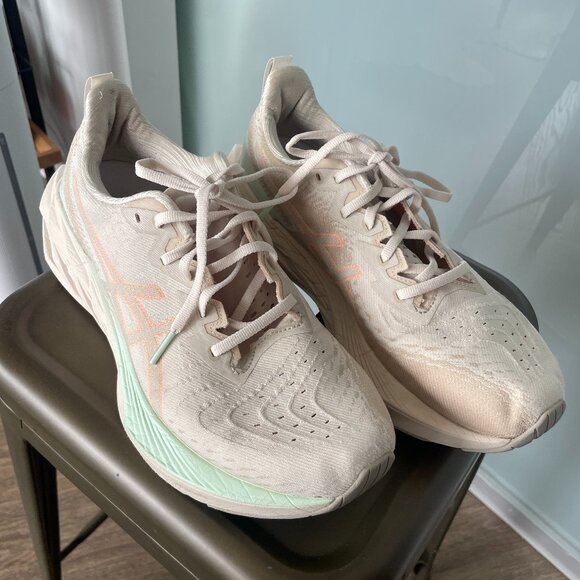 ASICS Novablast 4 - Picture 1 of 5